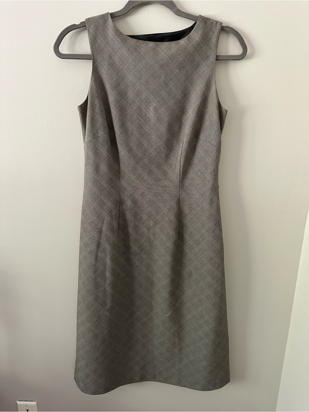 Casual Corner Sleeveless Plaid Midi Dress in Gray